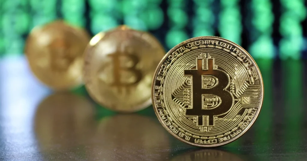 Close-up of a Bitcoin coin with a green backdrop, used to illustrate private keys and seed phrases.